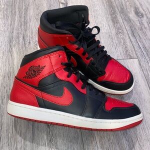 Nike Jordan 1 mid ‘banned’